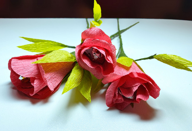 Розы из гофрированной бумаги