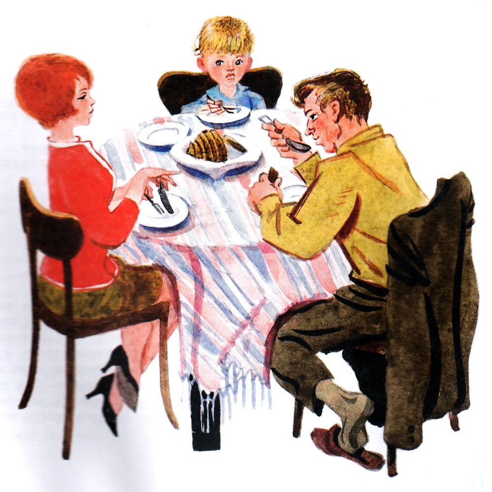 Семья обедает за столом