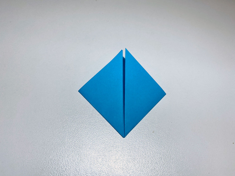 Закладка из бумаги для детей оригами - шаг 5