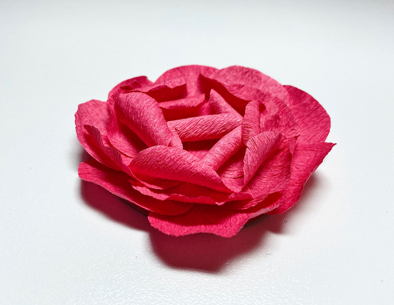 Чайная роза из гофрированной бумаги - шаг 7